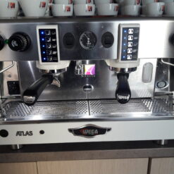 Wega Atlas μηχανή καφέ σε λειτουργία