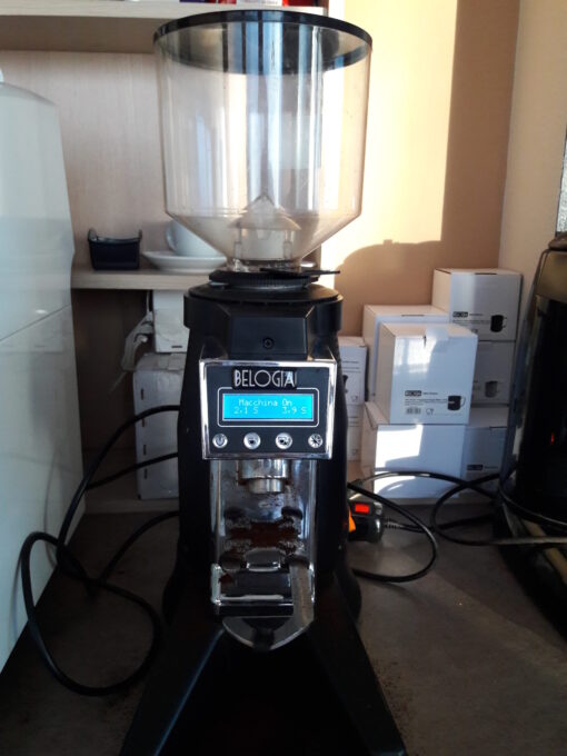 Μεταχειρισμένος Belogia OD64 μύλος άλεσης καφέ σε λειτουργία