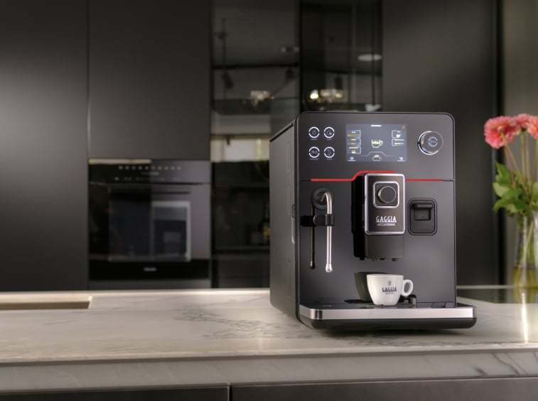 Gaggia Accademia Glass Black στον πάγκο